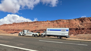 box-truck-towing-on-arizona-roads